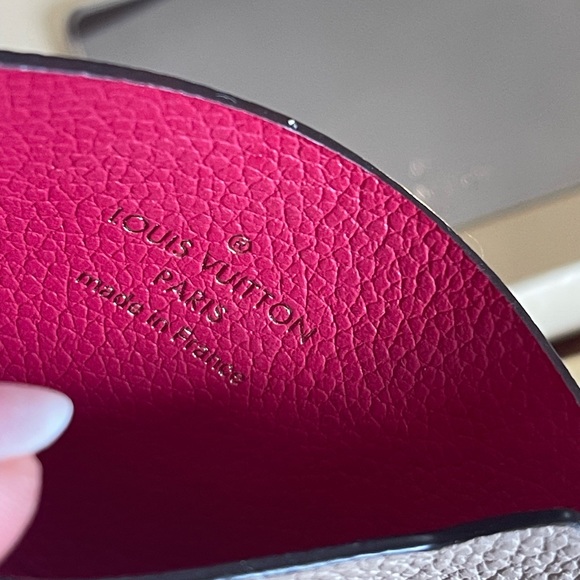 Luis Vuitton small compact Mirror with leather case. - Picture 10 of 12